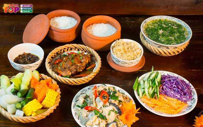 Cau-hoi-thuong-gap-ve-quan-com-nieu-binh-dinh-binhdinhtoplist