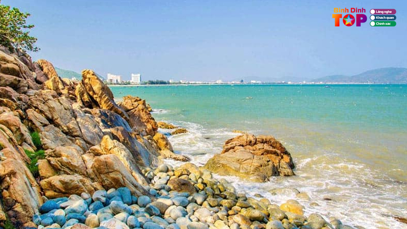 Top-5-hon-dao-o-binh-dinh-dep-rung-roi-du-khach-me-dam