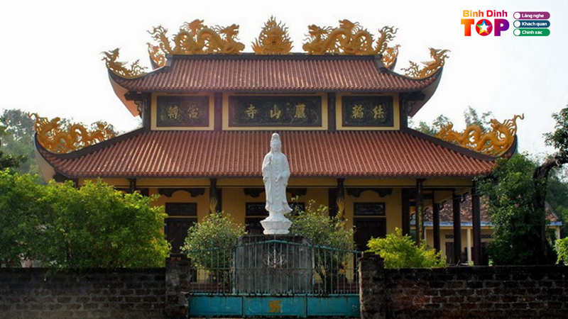 Top-5-ngoi-chua-an-nhon-binh-dinh-dep-linh-thieng