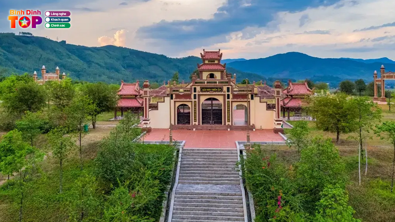 Top-6-diem-du-lich-o-tay-son-binh-dinh-noi-tieng-gan-xa