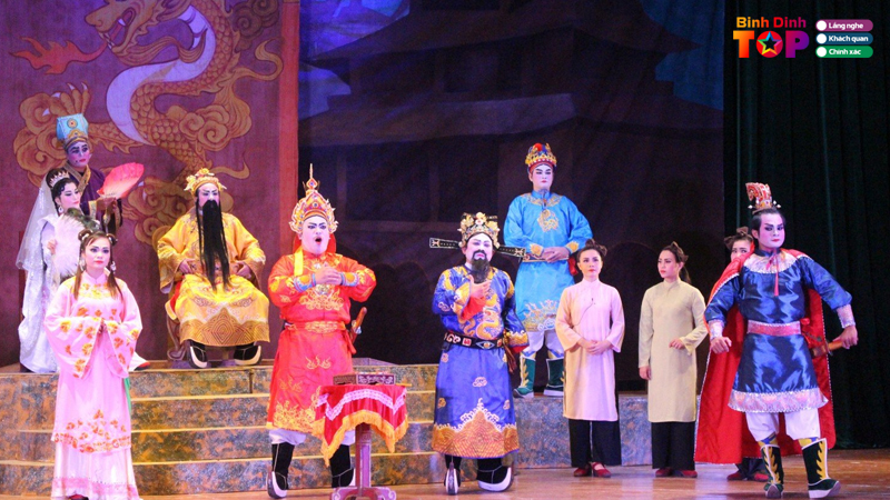 Tim-hieu-doi-net-ve-hat-boi-binh-dinh