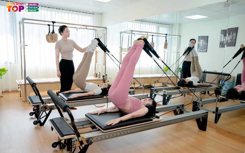 Nen-mac-trang-phuc-gi-khi-di-tap-pilates