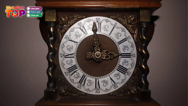 Top-5-cua-hang-ban-dong-ho-treo-tuong-binh-dinh-uy-tin-nhat