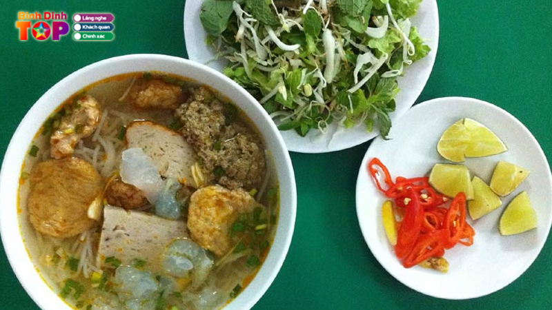 Top-9-quan-bun-cua-binh-dinh-nuc-tieng-gan-xa
