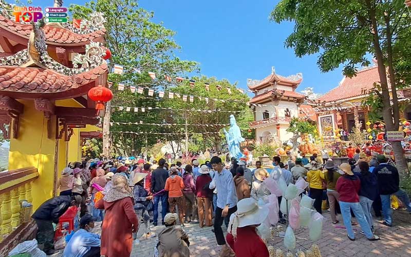 Kinh-nghiem-ghe-tham-cac-ngoi-chua-o-binh-dinh-1